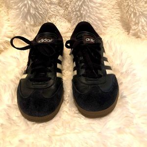 Adidas soccer shoes size 5.5 mens